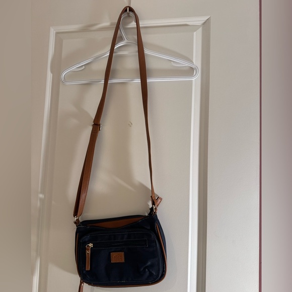 Small navy Roots purse - Picture 1 of 8